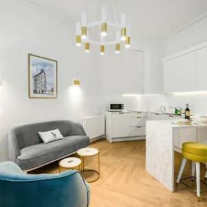  Apartment Luxurious Studio Old Town By Renters Polen
